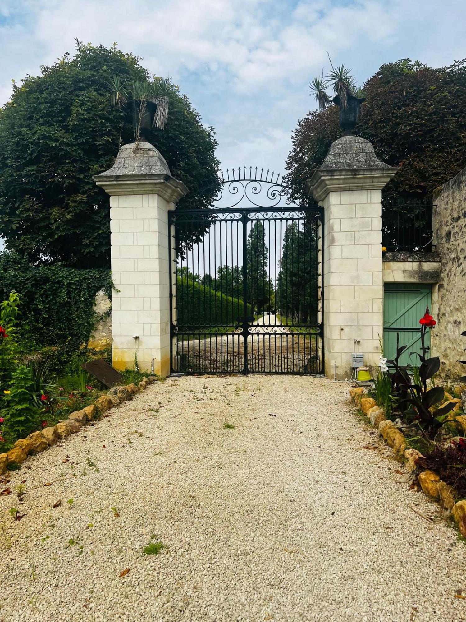 Chateau De La Thibaudiere - Chambre Du Tonneau Allonnes  Екстер'єр фото